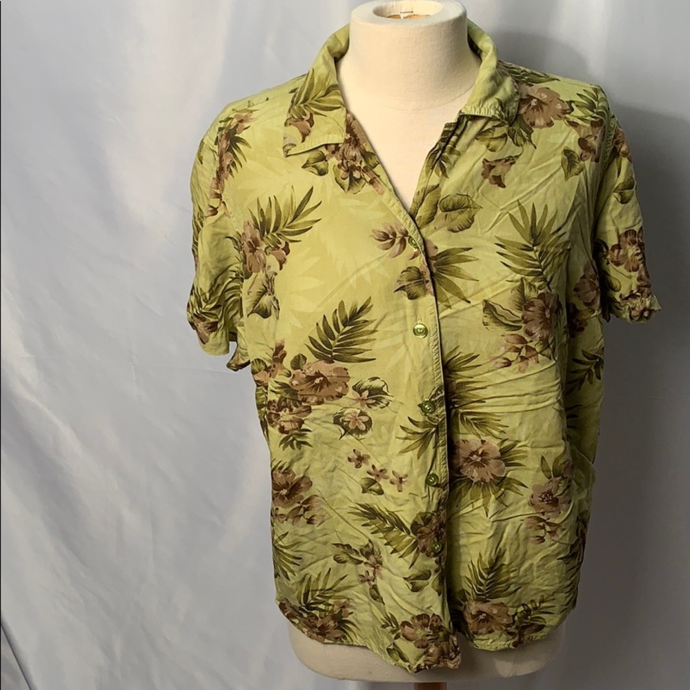 First Issue by Liz Claiborne Button Flowery Shirt